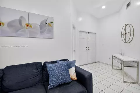 Entry Way - 7645 W 34 Ln, Hialeah, FL 33018 photo 2 of 4