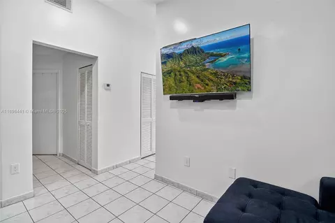 Entry Way - 7645 W 34 Ln, Hialeah, FL 33018 photo 3 of 4