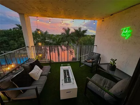 6190 Woodlands Blvd #517, Tamarac, FL 33319