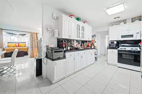 100 E 37th St, Hialeah, FL 33013 photo 12