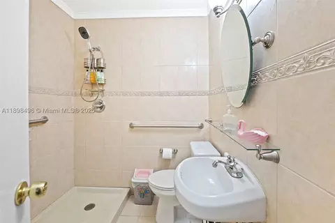 100 E 37th St, Hialeah, FL 33013 photo 20