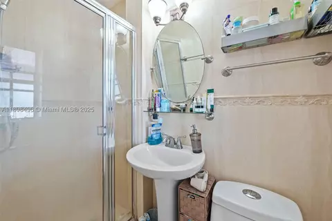 100 E 37th St, Hialeah, FL 33013 photo 18