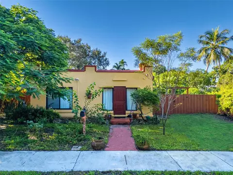 472 NE 130th St, North Miami, FL 33161