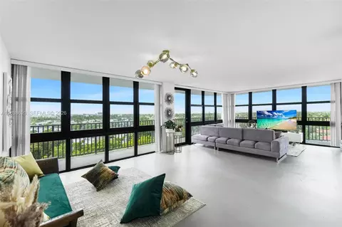 1000 Parkview Dr #809, Hallandale Beach, FL 33009