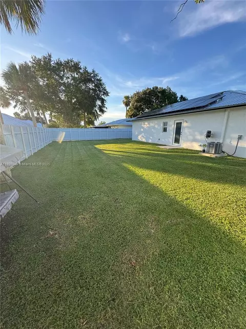 Exterior - 5218 SE 43 St, Okeechobee, FL 34974 photo 2 of 7