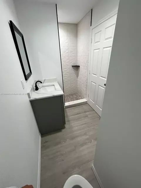 Bath - 5218 SE 43 St, Okeechobee, FL 34974 photo 3 of 4