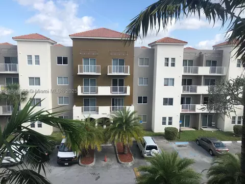 11040 SW 196th St #211, Cutler Bay, FL 33157