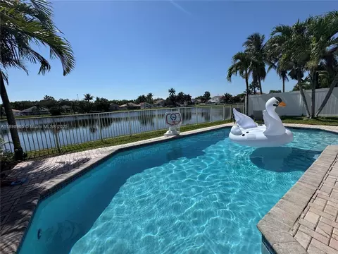 4943 SW 33rd Way, Fort Lauderdale, FL 33312