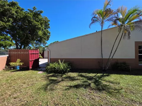 Exterior - 6923 Holly Rd, Miami Lakes, FL 33014 photo 6 of 10