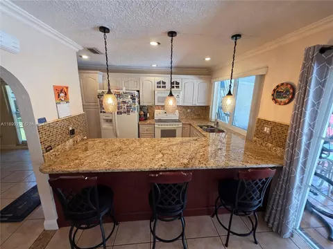 Kitchen - 6923 Holly Rd, Miami Lakes, FL 33014 photo 1 of 4