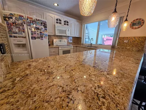 Kitchen - 6923 Holly Rd, Miami Lakes, FL 33014 photo 4 of 4