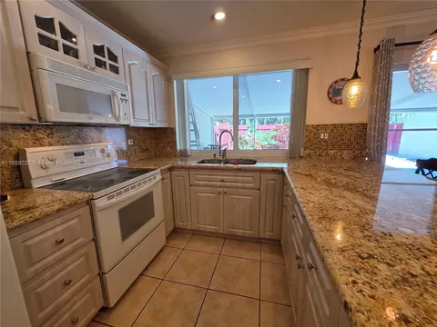 Kitchen - 6923 Holly Rd, Miami Lakes, FL 33014 photo 2 of 4