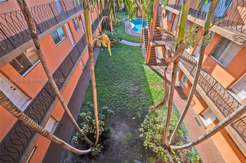2330 NW 11th St #46, Miami, FL 33125