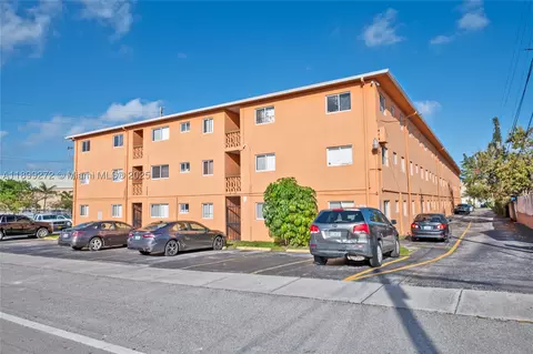 2330 NW 11th St #46, Miami, FL 33125