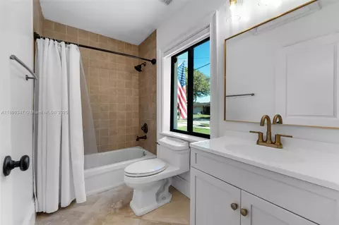 Bath - 14940 Egan Ln, Miami Lakes, FL 33014 photo 1 of 9