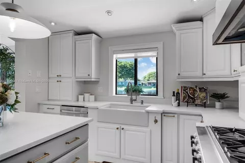 Kitchen - 14940 Egan Ln, Miami Lakes, FL 33014 photo 6 of 7