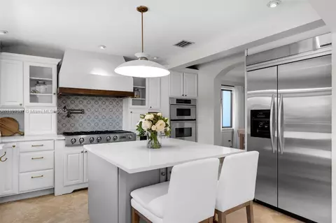 Kitchen - 14940 Egan Ln, Miami Lakes, FL 33014 photo 2 of 7