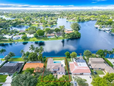 View/Area - 14940 Egan Ln, Miami Lakes, FL 33014 photo 1 of 10