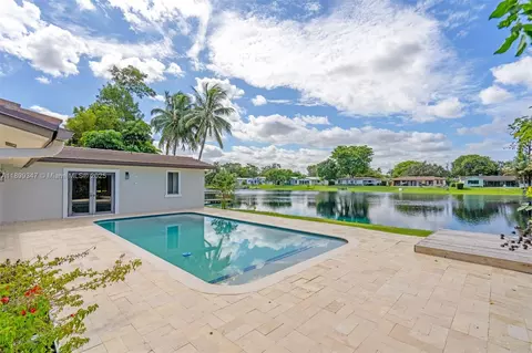 Exterior - 14940 Egan Ln, Miami Lakes, FL 33014 photo 4 of 10