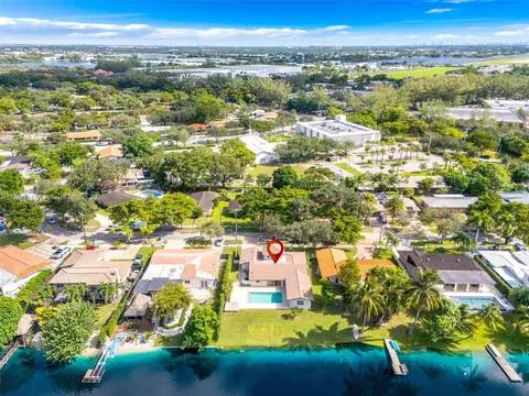 View/Area - 14940 Egan Ln, Miami Lakes, FL 33014 photo 4 of 10