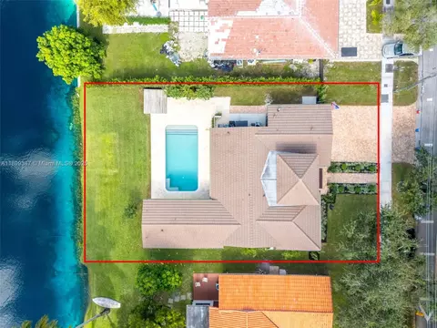 View/Area - 14940 Egan Ln, Miami Lakes, FL 33014 photo 7 of 10