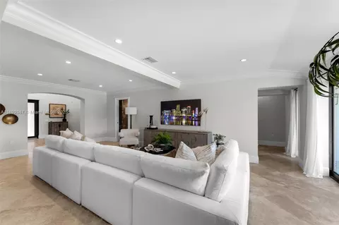 Living - 14940 Egan Ln, Miami Lakes, FL 33014 photo 4 of 6