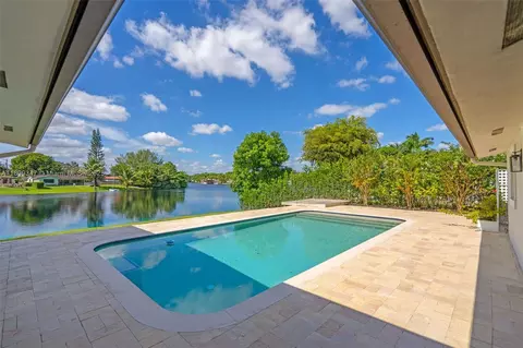 Exterior - 14940 Egan Ln, Miami Lakes, FL 33014 photo 6 of 10