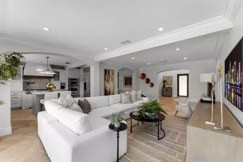Living - 14940 Egan Ln, Miami Lakes, FL 33014 photo 3 of 6