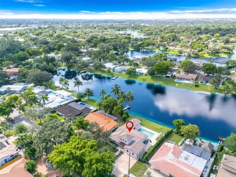 View/Area - 14940 Egan Ln, Miami Lakes, FL 33014 photo 2 of 10
