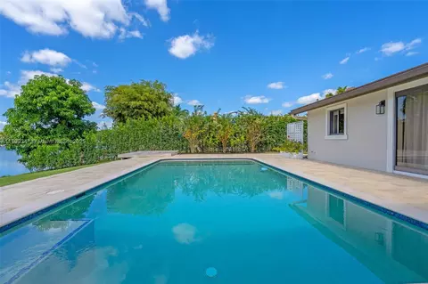 Exterior - 14940 Egan Ln, Miami Lakes, FL 33014 photo 9 of 10