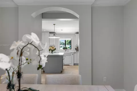 Entry Way - 14940 Egan Ln, Miami Lakes, FL 33014 photo 4 of 5
