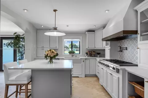 Kitchen - 14940 Egan Ln, Miami Lakes, FL 33014 photo 5 of 7