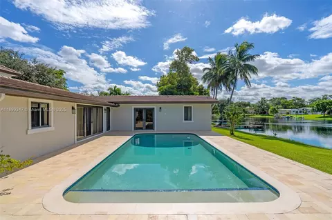 Exterior - 14940 Egan Ln, Miami Lakes, FL 33014 photo 5 of 10