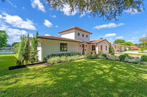 Exterior - 14940 Egan Ln, Miami Lakes, FL 33014 photo 2 of 10