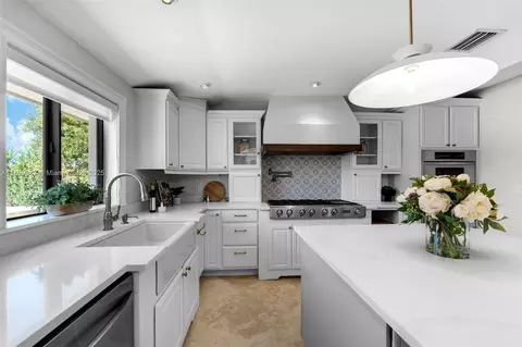 Kitchen - 14940 Egan Ln, Miami Lakes, FL 33014 photo 3 of 7