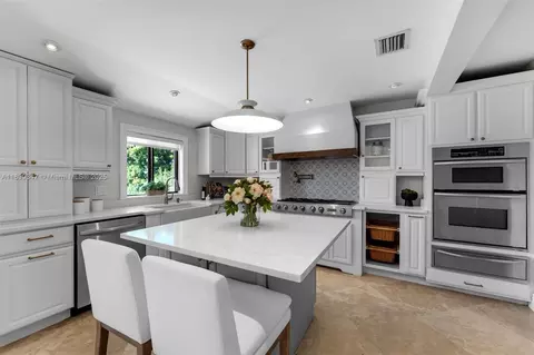 Kitchen - 14940 Egan Ln, Miami Lakes, FL 33014 photo 4 of 7