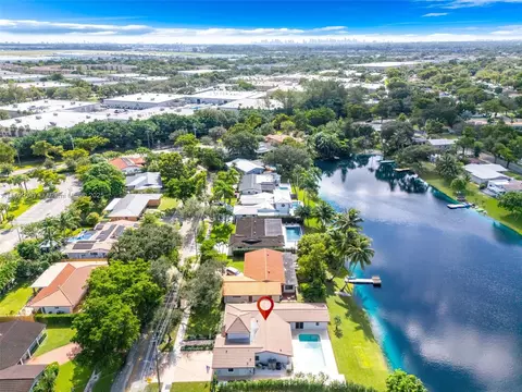 View/Area - 14940 Egan Ln, Miami Lakes, FL 33014 photo 3 of 10