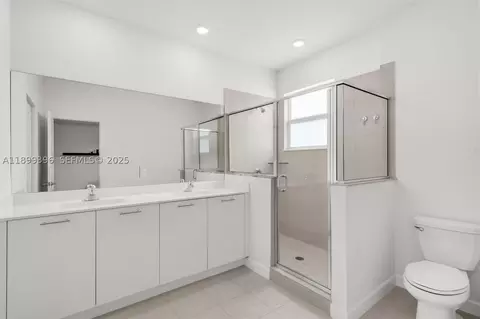 Bath - 12523 NW 24th Ave, Miami, FL 33167 photo 2 of 3