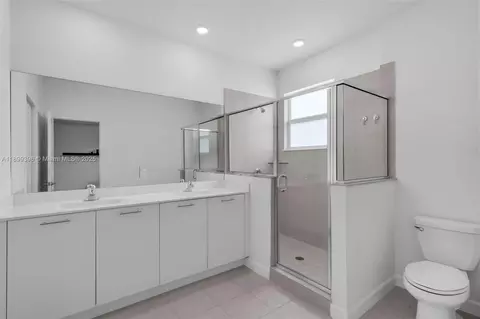 Bath - 12523 NW 24th Ave, Miami, FL 33167 photo 1 of 2