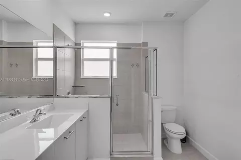 Bath - 12523 NW 24th Ave, Miami, FL 33167 photo 2 of 2