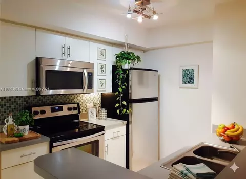 620 SW 111th Ave #104, Pembroke Pines, FL 33025
