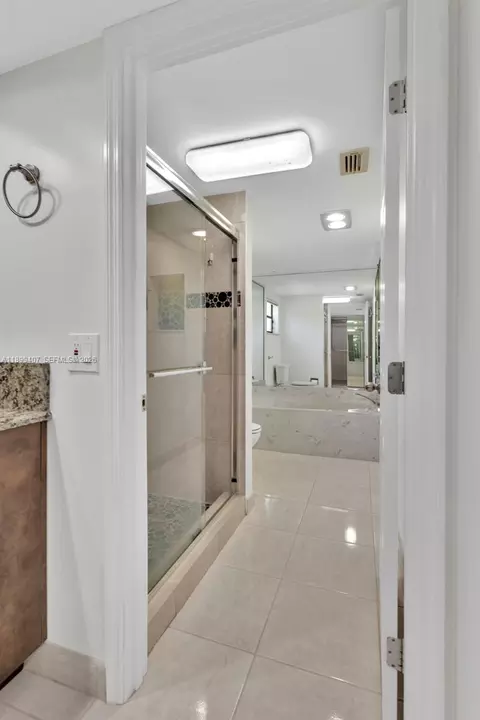 Bath - 21686 Arriba Real #40-A, Boca Raton, FL 33433 photo 4 of 6