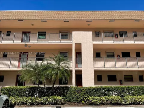 10123 Sunrise Lakes Blvd #208, Sunrise, FL 33322