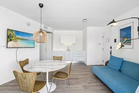 6080 Collins Ave #302, Miami Beach, FL 33140