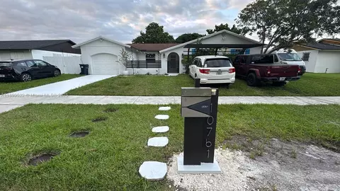 10761 SW 165th St, Miami, FL 33157