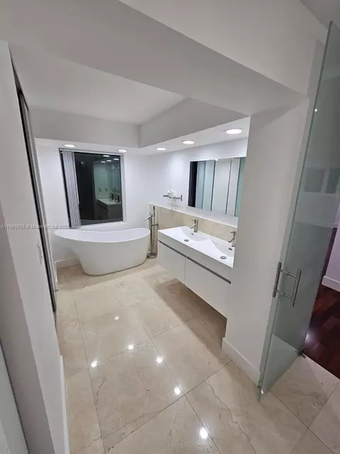 Bath - 5754 NW 98th Ave, Doral, FL 33178 photo 4 of 4