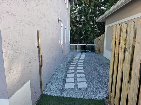 Exterior - 5754 NW 98th Ave, Doral, FL 33178 photo 2 of 4