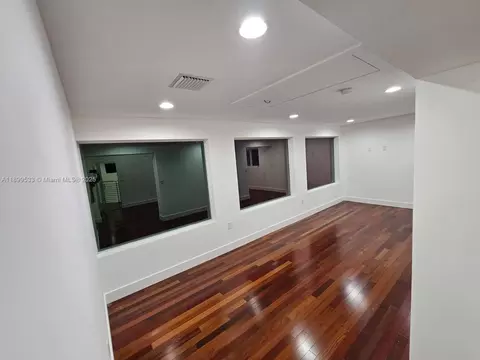Living - 5754 NW 98th Ave, Doral, FL 33178 photo 4 of 7