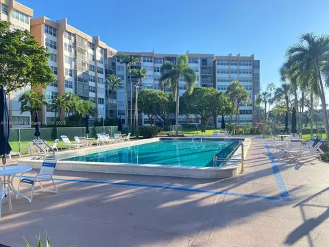 1200 Saint Charles Pl #321, Pembroke Pines, FL 33026