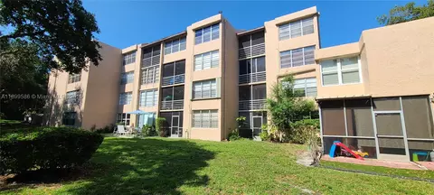 9410 Live Oak Pl #109, Davie, FL 33324